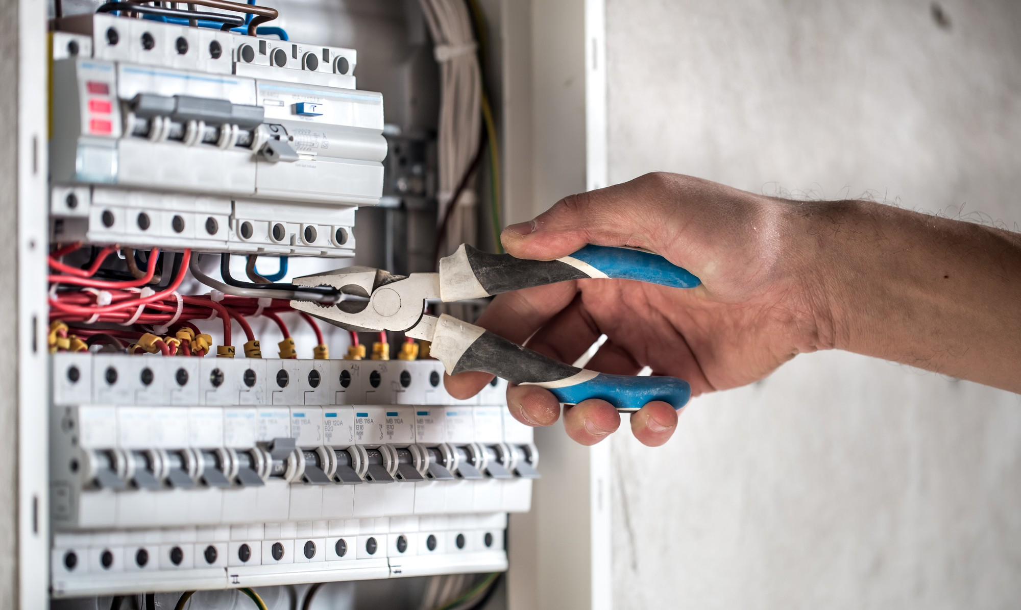 Dépannage électrique 7j/7 - Recherche de court-circuit<br />
